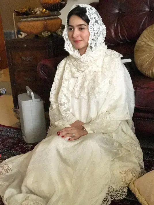 Jelang melahirkan, Nabila Syakieb memang menggelar acara baby shower beberapa waktu lalu. Namun di sisi lain, ia juga mengikuti tradisi keluarganya, yakni menggelar acara syukuran empat bulanan. (Instagram/nsyakieb85)