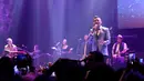 Dalam konsernya yang bertajuk 'Love 15 Rio Febrian: Romantic Concert', pria berumur 34 tahun ini tampil prima dengan suara yang telah ia latih selama belasan tahun. (Galih W. Satria/Bintang.com)