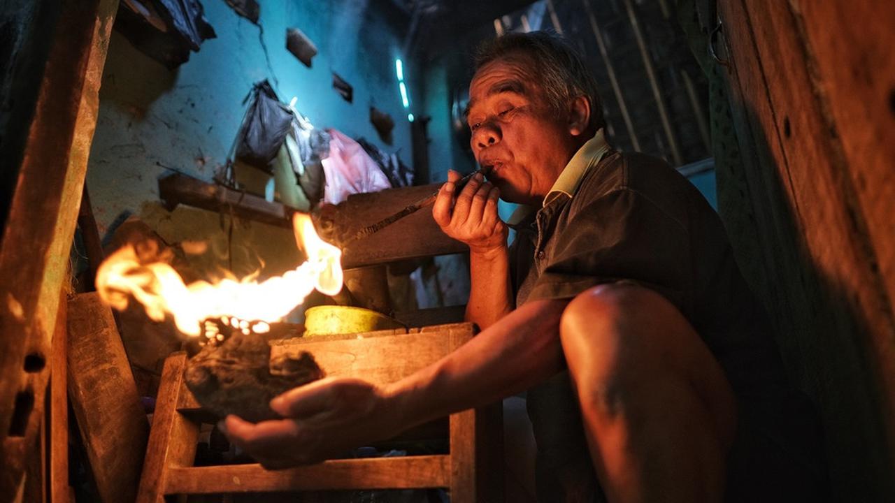 Mengabadikan Generasi Terakhir Perajin Tusuk Konde dengan Teknik Patri Tiup Lewat Video Dokumenter