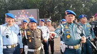 Panglima TNI Laksamana Yudi Margono bersama KSAD Jenderal Dudung Abdurachman di Mabes TNI Cilangkap, Jakarta Timur. (Merdeka.com/Nur Habibie)