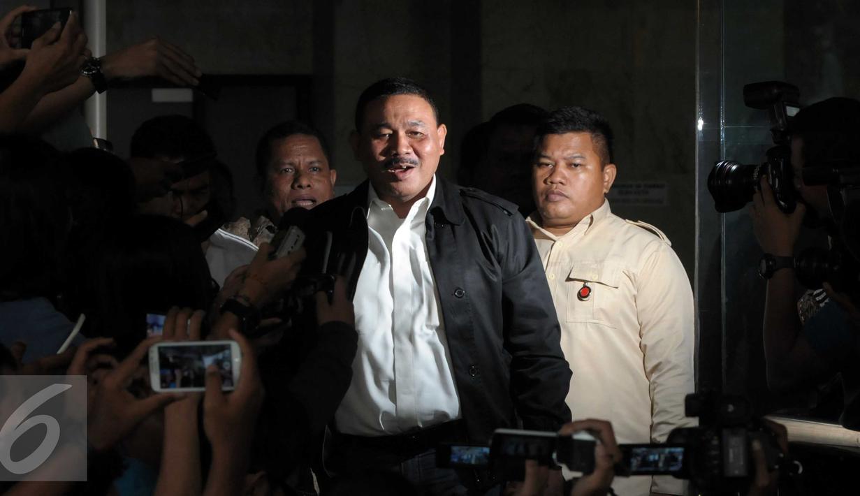 Anggota Badan Legislasi DPRD DKI Jakarta, M Sangaji usai menjalani pemeriksaan KPK, Senin (11/4) Sangaji diperiksa sebagai saksi tersangka M Sanusi dalam kasus dugaan suap pembahasan Raperda terkait reklamasi Teluk Jakarta. (Liputan6.com/Helmi Afandi)