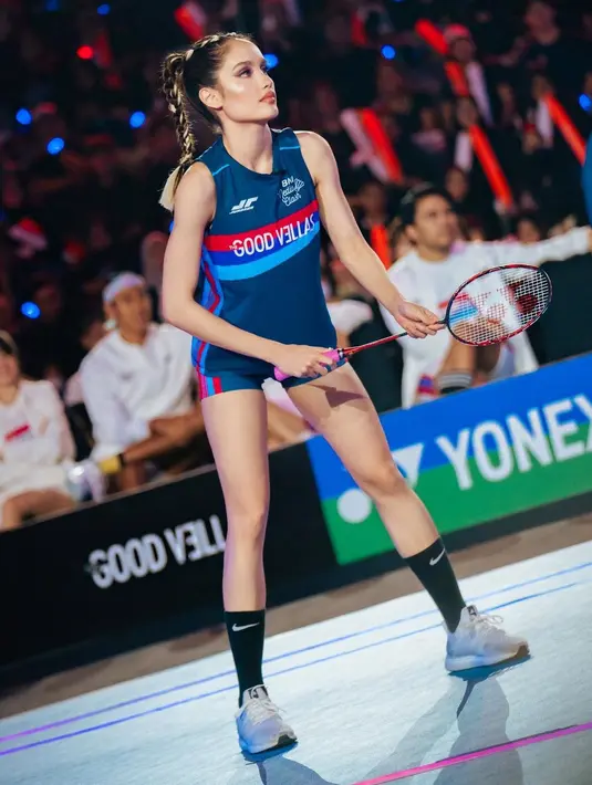 <p>Cinta Laura sendiri terlihat cantik khas Barbie dengan kepang dua yang dipita [@claurakiehl]</p>