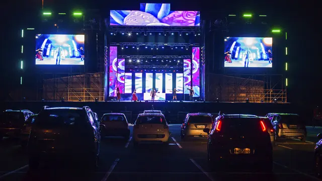 FOTO: Sensasi Nonton Pertunjukan Horor Secara Drive-Thru