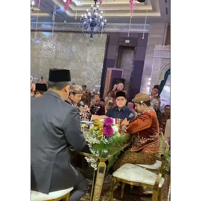 6 Potret Akad Nikah Chand Kelvin dan Dea Sahirah, Mahar 77 Gram Logam Mulia