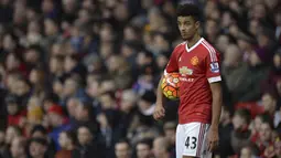 1. Cameron Borthwick-Jackson (19 tahun), musim lalu, Louis van Gaal mengorbitkan namanya ke tim senior MU. Pesepak bola dengan posisi bek sayap kanan ini berhasil tampil 10 kali pada ajang Premier League. (AFP/Oli Scarff)