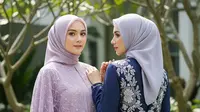 Inspirasi 10 Model Gamis Brokat Kombinasi Satin Pesta yang Elegan dan Mewah di 2025