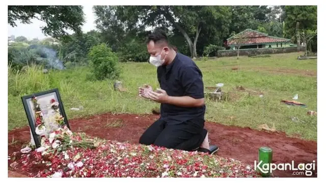 Rawat Tradisi, Ini Potret 7 Artis saat Lakukan Ziarah sebelum Puasa Ramadhan
