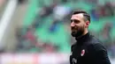 5. Antonio Donnarumma - Kiper sekaligus kakak dari Gianlugi Donnarumma yang kehadirannya tidak diinginkan fans AC Milan. Kedatangannya akibat imbas dari perjanjian perpanjangan kontrak Gianluigi Donnarumma yang penuh dengan kontroversial. (AFP/Miguel Medina)