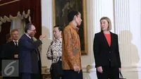 Presiden Jokowi berbincang dengan Wakil Presiden Uni Eropa Federica Mogherini beserta delegasi di Istana Negara, Jakarta, Jumat (8/5/2016). Indonesia mengupayakan diberikannya kerja sama pasar bebas dengan Uni Eropa. (Liputan6.com/Faizal Fanani)