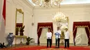 Presiden Jokowi akan memberhentikan Abraham Samad dan Budi Widjojanto memimpin KPK dan diganti dengan Taufiqurrahman Ruki, Indriyanto Senoadji, dan Johan Budi sebagai Plt pimpinan KPK, Istana Negara, Jakarta, Rabu (18/2/2015). (Liputan6/Faizal Fanani)