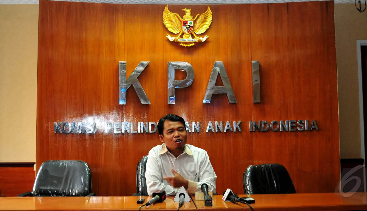 Komisioner Perlindungan Anak KPAI, Susanto, menegaskan KPAI fokus untuk menyelamatkan dan memulihan psikologis anak D pasca ditelantarkan oleh orangtuanya, Jakarta, Jumat (15/5/2015). (Liputan6.com/Yoppy Renato)