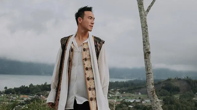 Tampil Gagah, Ini Penampilan Daniel Mananta Bergaya ala Jack Sparrow