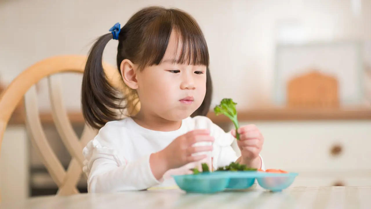 anak makan