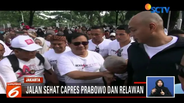 Sesampainya di Lapangan Banteng yang menjadi titik finish jalan sehat, Prabowo disambut tokoh politik pendukungnya seperti Amien Rais hingga Titiek Soeharto.