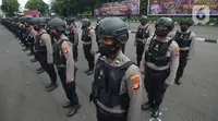 Anggota polisi saat upacara penutupan pelatihan Tim Patroli Perintis Presisi di Polda Metro Jaya, Selasa (30/11/2021). Pelatihan bertujuan untuk meningkatkan kemampuan operasi dan patroli dalam mencegah gangguan keamanan dan ketertiban masyarakat. (merdeka.com/Imam Buhori)