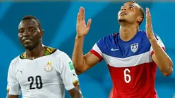 Pemain belakang AS, John Brooks (kanan) merayakan golnya ke gawang Ghana dan memastikan The Yanks unggul atas Ghana 2-1 di babak penyisihan Piala Dunia Grup G di di Dunas Arena, Brasil, (17/6/2014). (REUTERS/Toru Hanai)  