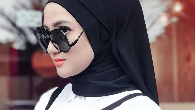 Marcella Simon Pakai Hijab