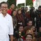 Mantan aktivis Fadjroel Rahman meninggalkan Kompleks Istana Kepresidenan di Jakarta, Senin (21/10/2019). Sebelumnya, Presiden Joko Widodo (Jokowi) telah menjanjikan bakal mengenalkan para calon menterinya hari ini atau sehari setelah pelantikan. (Liputan6.com/Angga Yuniar)