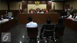 Suasana Sidang lanjutan Jessica Wongso di Pengadilan Negeri Jakarta Pusat, Selasa (12/7). Dalam pemeriksaan saksi menghadirkan Darmawan Salihin ayahanda Alm Mirna, suaminya Arief Sumarko dan saudaranya, Sandy Salihin. (Liputan6.com/Faizal Fanani)