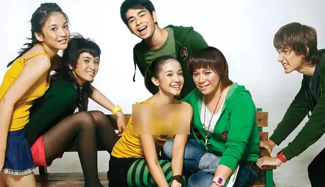 Grup BBB dibentuk oleh penyanyi dan pencipta lagu Melly Goeslaw. Grup ini didirikan pada tahun 2006 dengan beranggotakan Raffi Ahmad, Dimas Beck, Ayushita, Chelsea Olivia Wijaya, Laudya Chintya Bella di Jakarta. 
 [dok.rateyourmusic.com]