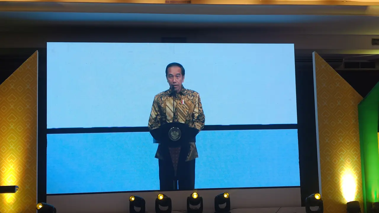 Jokowi menghadiri acara puncak HUT Golkar