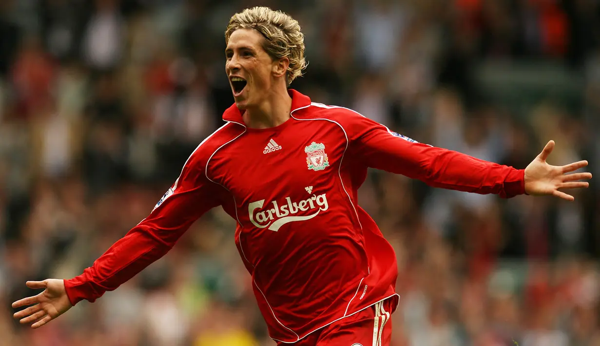 Fernando Torres. Eks striker Spanyol berusia 49 tahun yang telah pensiun pada Agustus 2019 bersama Sagan Tosu ini menjadi pemain dengan catatan gol terbanyak ketiga pada musim debutnya di Pemier League Liga Inggris. Fernando Torres total mencetak 24 gol dari 33 laga pada musim 2007/2008 saat ia menjalani musim pertamanya di Premier League Liga Inggris bersama Liverpool setelah didatangkan dari Atletico Madrid. (AFP/Paul Ellis)