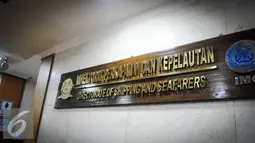 Lokasi saat dilakukan operasi tangkap tangan (OTT) terkait pungutan liar (pungli) perizinan kapal di Kementerian Perhubungan, Jakarta, Selasa (11/10). (Liputan6.com/Faizal Fanani)