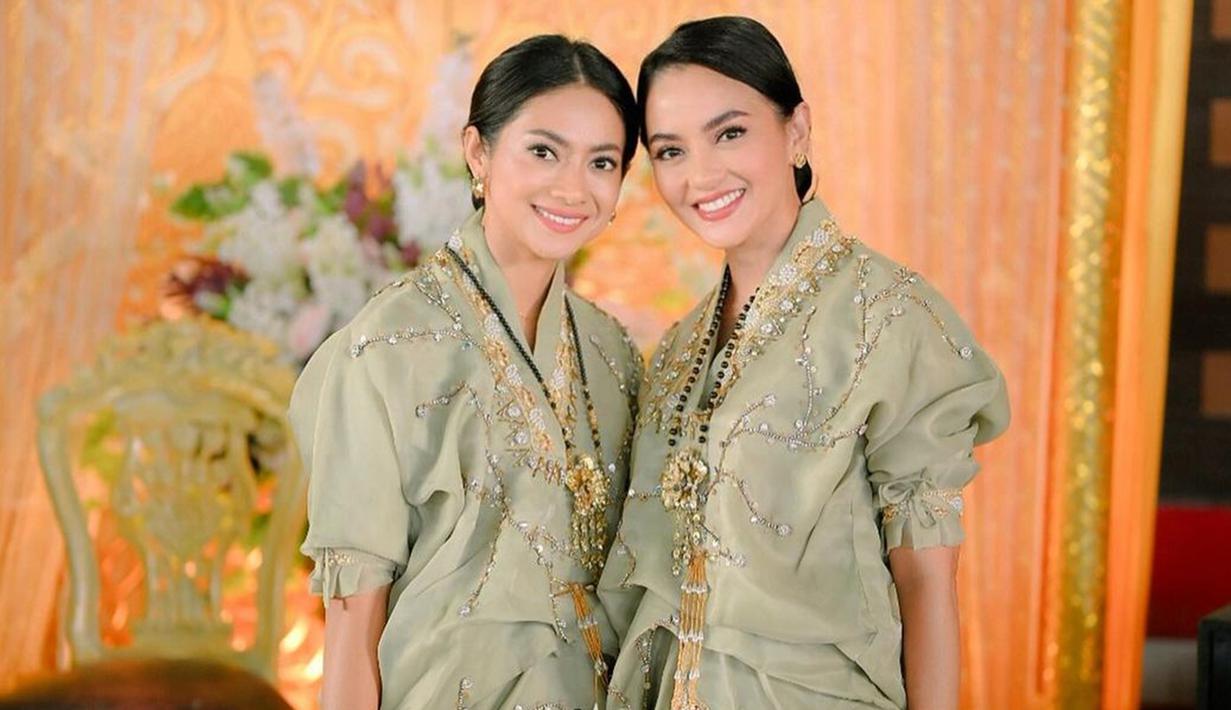 Ririn Ekawati dan Rini Yulianti terbilang sering mengunggah momen bersama di media sosial. Tentu saja, unggahan kebersamaan keduanya sering mencuri perhatian netizen. (Liputan6.com/IG/@ririnekawati)