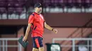 Pelatih kepala Timnas Panama U-17, Mike Stump memimpin latihan resmi menjelang matchday kedua Grup A Piala Dunia U-17 2023 melawan Timnas Indonesia U-17 di Lapangan Thor, Wonokromo, Surabaya, Minggu (12/11/2023). (Bola.com/Bagaskara Lazuardi)