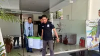 Penyidik Tipikor Polres Gowa menyita sejumlah dokumen penting dari gudang Bulog Makassar (Liputan6.com/ Eka Hakim)