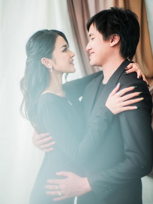 Jelang Menikah, Ini 6 Potret Prewedding Kevin Aprilio dan Vicy Melanie