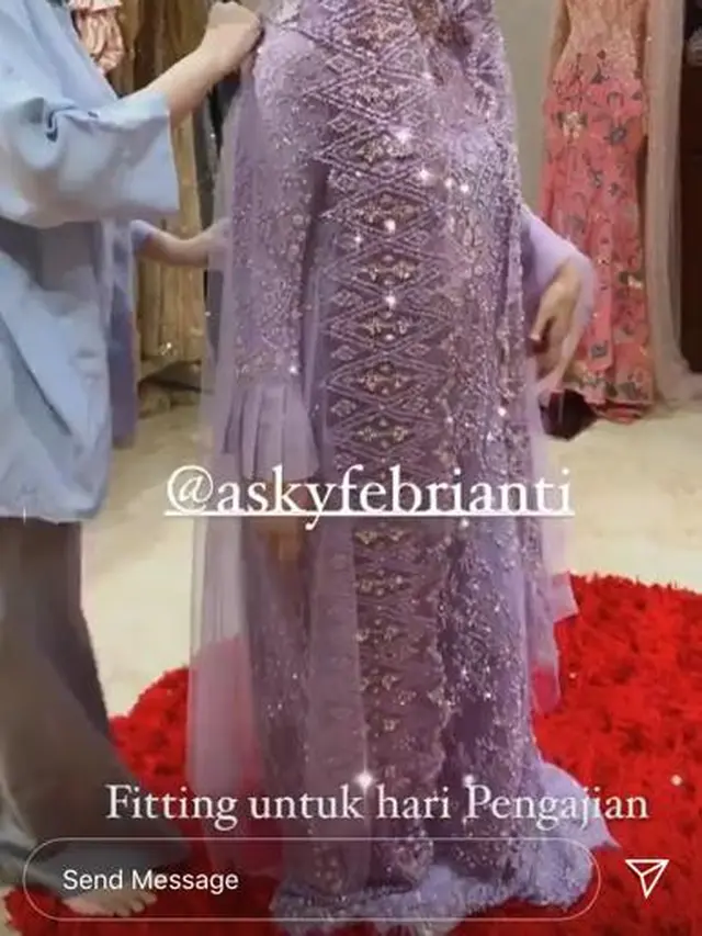 6 Potret Nikita Willy Fitting Baju Jelang Acara Pernikahan, Tampil Elegan