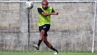 Bek Persikabo 1973, Ronny Beroperay. (Bola.com/Nandang Permana)