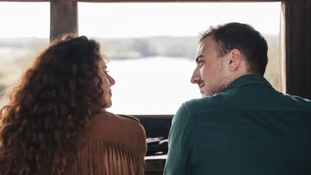 Tatapan intens dari scorpio saat jatuh cinta