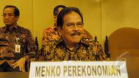 Menko Bidang Perekonomian Sofyan Djalil saat tiba di Gedung Parlemen, Senayan, Jakarta, Rabu (18/02/2015). Kedatangan Sofyan untuk memberikan penjelasan kepada DPD RI terkait kenaikan harga BBM (Liputan6.com/Andrian M Tunay)