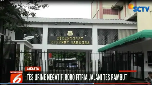 Roro Fitria ditangkap polisi di rumahnya di wilayah Pasar Minggu, Jakarta Selatan, pada 14 Februari 2018. Polisi berhasil menyita barang bukti narkoba jenis sabu seberat 2,4 gram.