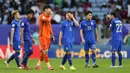 Ekspresi kecewa para pemain Timnas Thailand setelah kalah 1-2 dari Uzbekistan pada laga babak 16 besar Piala Asia 2023 di Al Janoub Stadium, Al Wakrah, Qatar, Selasa (30/1/2024). (AP Photo/Aijaz Rahi)