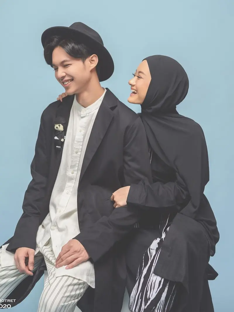 Potret Dinda Hauw dan Rey Mbayang Pakai Baju Couple Hitam, Selalu Tampil Serasi