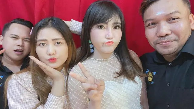 6 Potret Kebersamaan Via Vallen dan Mella Rosa, Bak Kembar