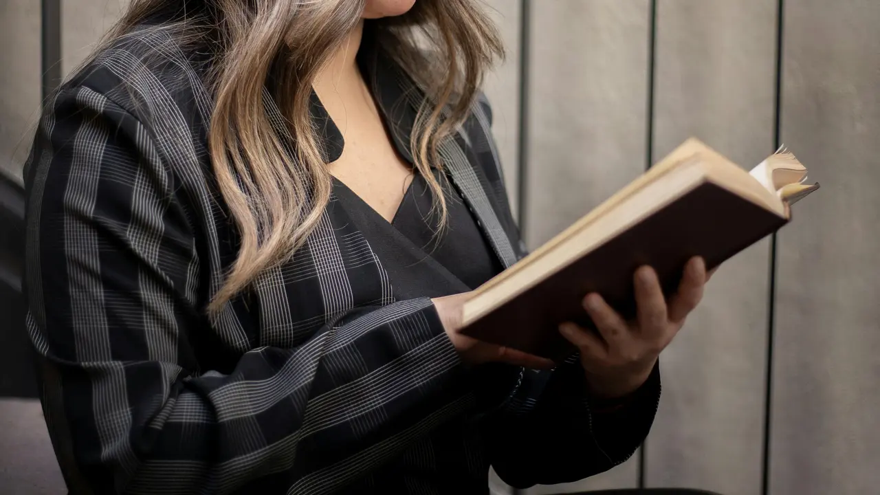 Intip Sinopsis Beserta Nilai Moral di Buku Norwegian Wood Karya Haruki Murakami
