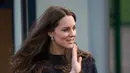 Kate Middleton saat melakukan kunjungan ke SD Barlby di London, pada tanggal 15 Januari 2015. (AFP Photo/Leon Neal) 