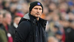 Frank Lampard yang pensiun sebagai pemain pada Februari 2017 bersama klub MLS, New York City, tercatat pernah menjuarai Liga Inggris sebanyak tiga kali bersama Chelsea pada musim 2004/2005, 2005/2006 dan 2009/2010. Saat banting setir sebagai pelatih, ia pernah menukangi 2 klub EPL, Chelsea dan Everton, namun tak sekalipun menjadi juara. (AFP/Glyn Kirk)