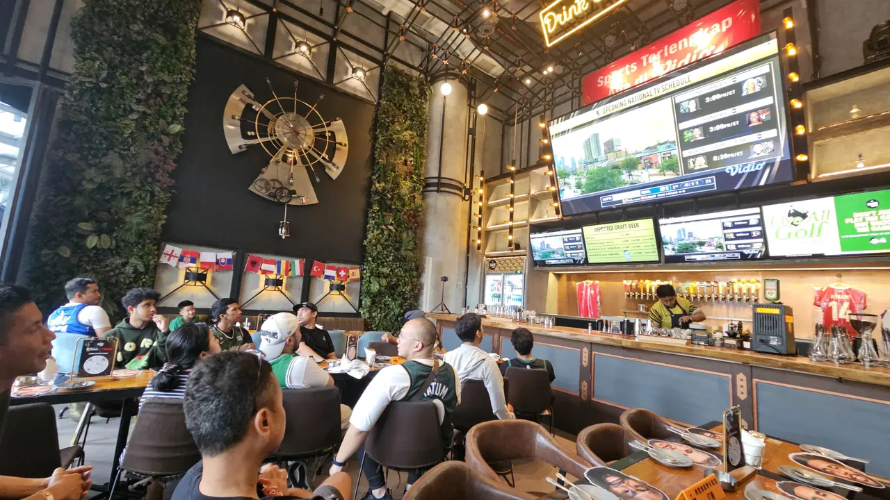 Suasana nobar NBA Finals 2024 di Jakarta