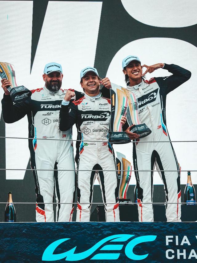 7 Potret Hana Malasan Beri Dukungan Sean Galael di Sirkuit, Tuai Banyak Sorotan