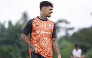 Persija Jakarta Bantah Rumor Shayne Pattynama Dipinjamkan