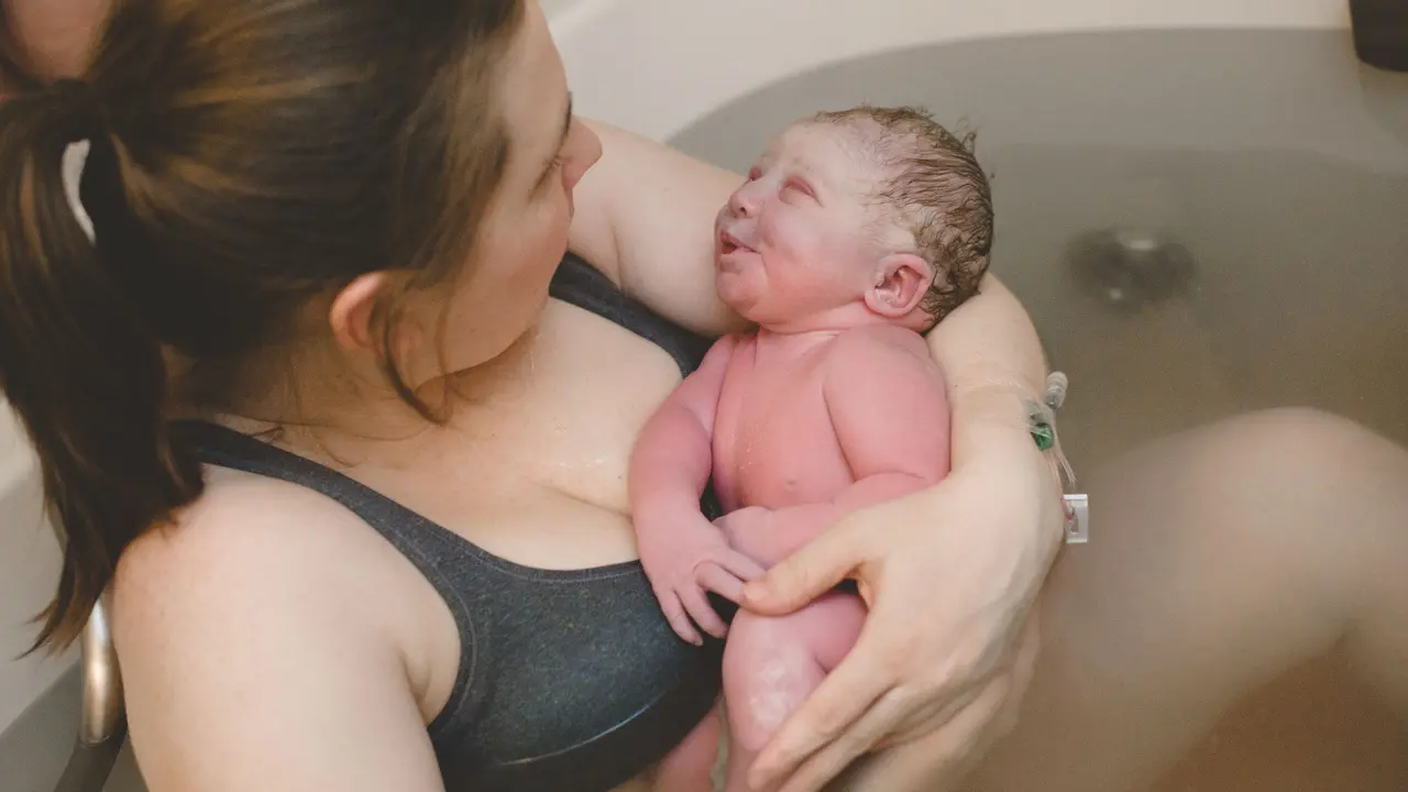 [Bintang] 4 Hal yang Harus Kamu Perhatikan Sebelum Jalani Water Birth