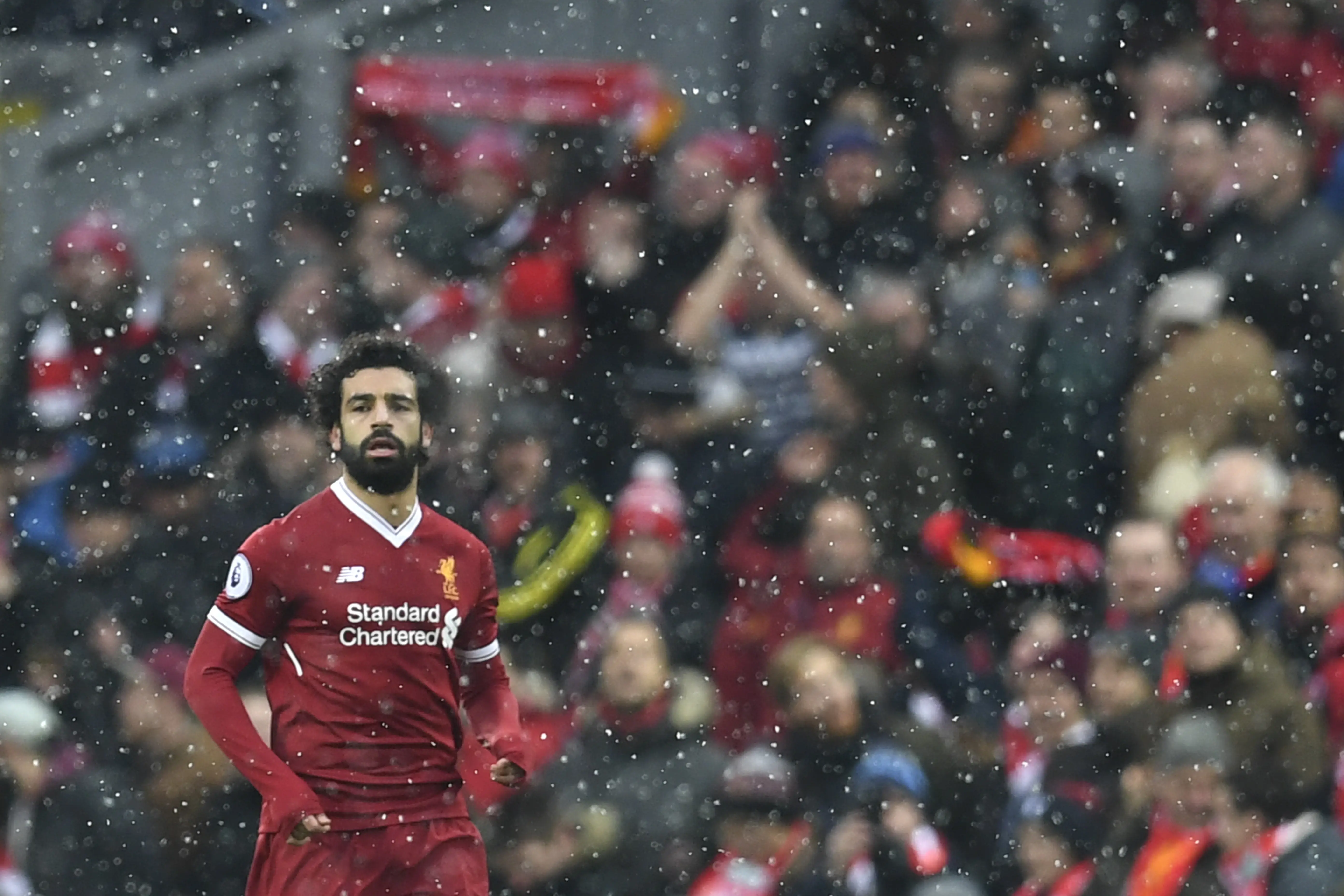 Mohamed Salah cetak gol untuk Liverpool di babak satu melawan Everton ( PAUL ELLIS / AFP)