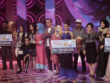 Suasana saat Fildan Rahayu dinobatkan sebagai pemenang Dangdut Academy 4 atau D'Academy 4 di Studio 5 Indosiar, Jakarta, Jumat (19/5). Dengan kemenangan ini, Fildan berhak mendapatkan hadiah uang tunai sebesar Rp 250 juta. (Liputan6.com/Faizal Fanani)