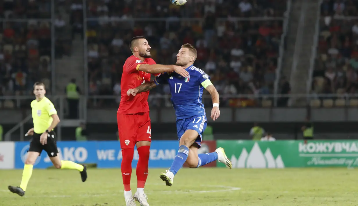 Ciro Immobile membawa Italia unggul dengan golnya pada menit 47.  (AP Photo/Boris Grdanoski)