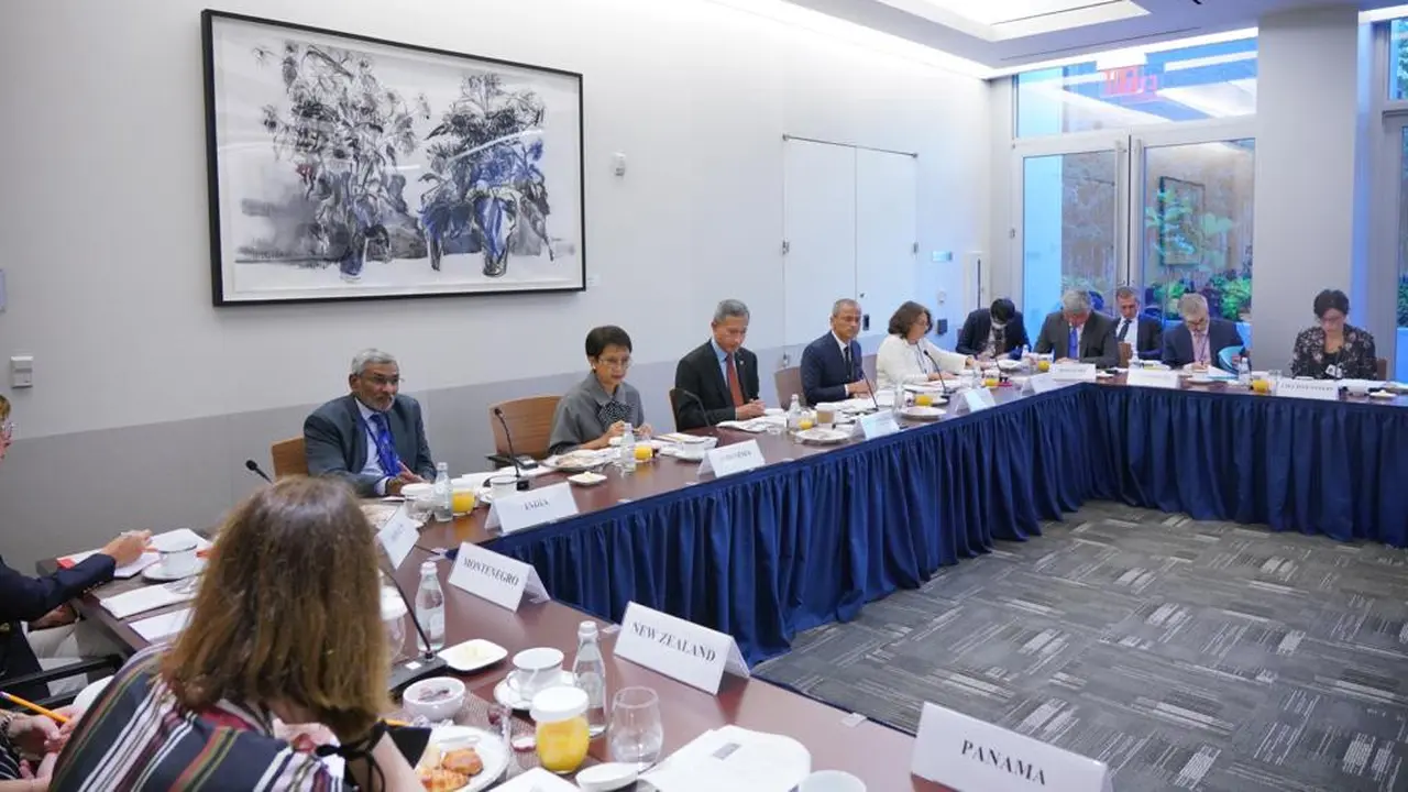Menlu Retno Marsudi menyampaikan perkembangan persiapan KTT G20 di Forum Global Governance Group, New York (21/9/2022). (Dok: Kemlu RI)